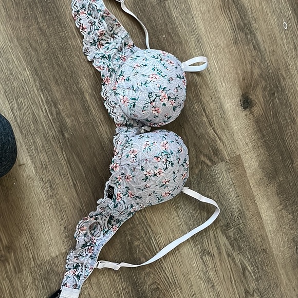 2 Brand new with tags bra - Picture 2 of 2